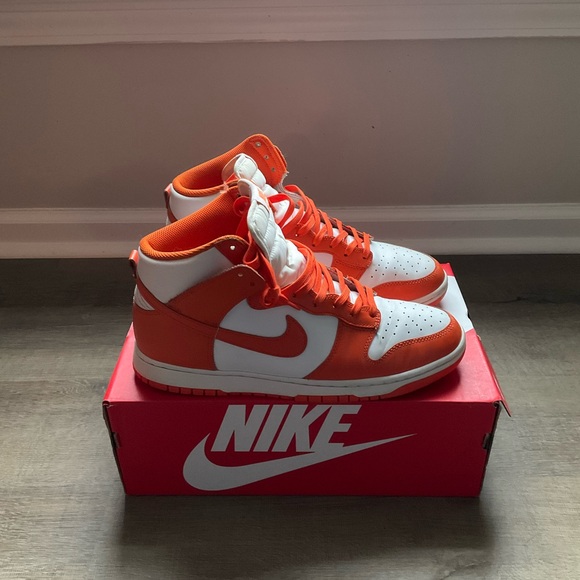 NIKE DUNKS TWO PAIR - Picture 14 of 15